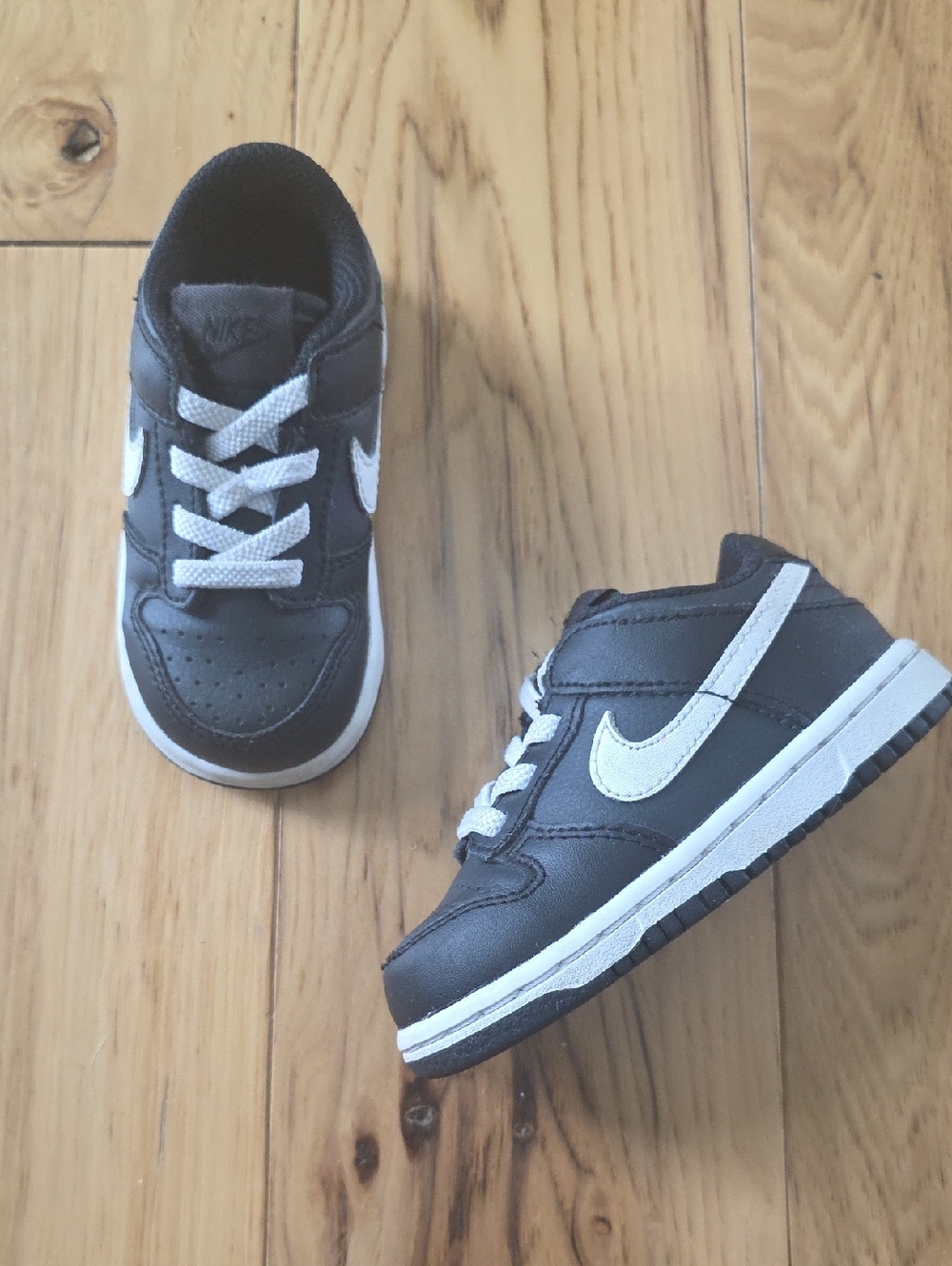 Nike Kids Black and White Low-Top Swoosh Sneakers